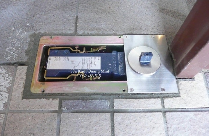 sửa bản lề cửa kính (10)