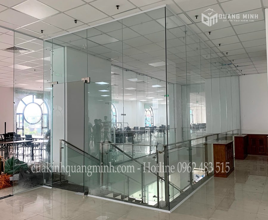 Làm cửa kính cường lực (24)