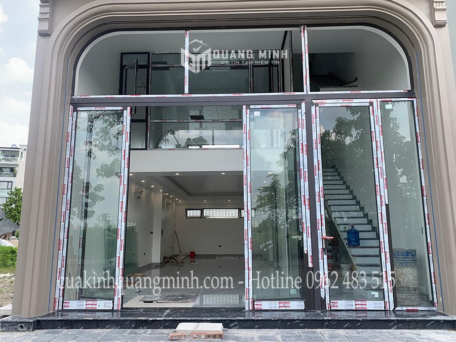 làm cửa kính thuỷ lực khung nhôm (10)
