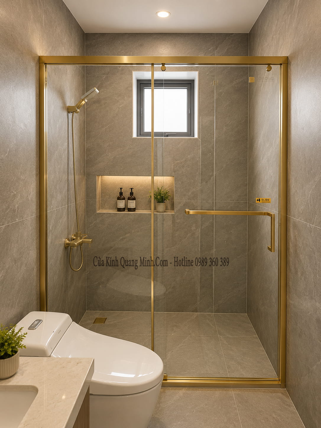 phòng tắm kính mạ vàng