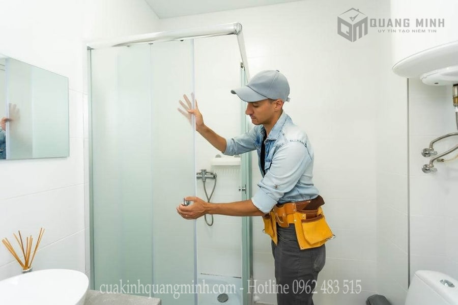 Sửa cửa kính phòng tắm