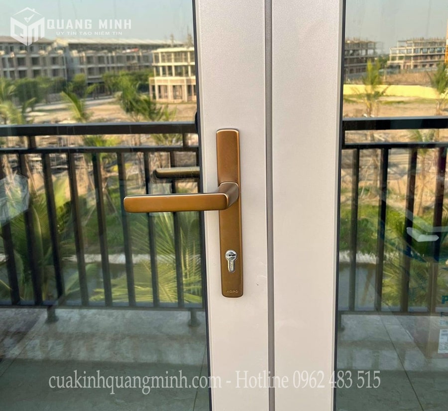 Thay khoá cửa kính (2)