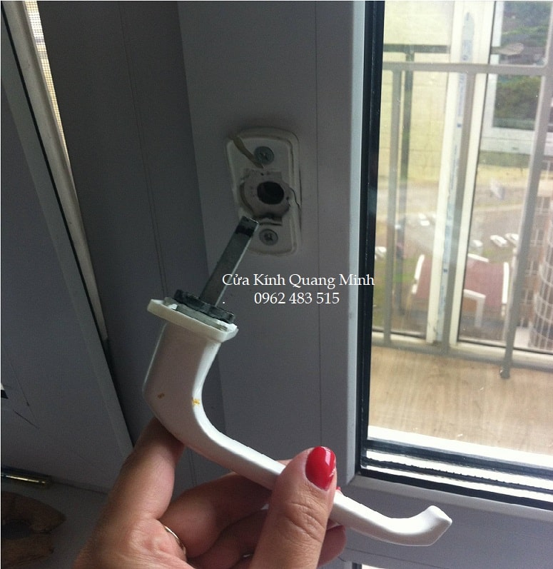 sửa tay nắm cửa kính (1)