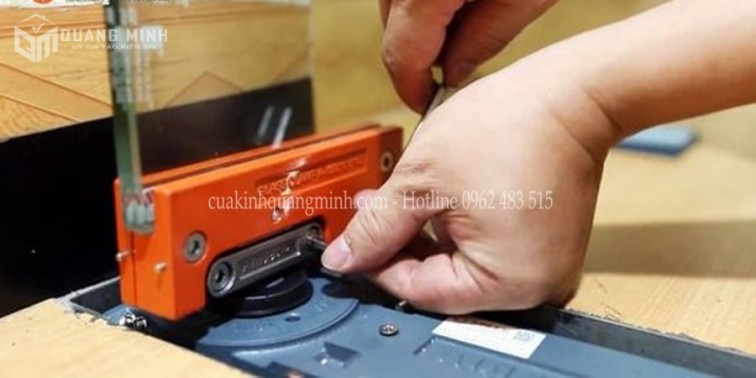 Sửa Cửa Kính Tại Long Biên, Thợ Giỏi, Báo Giá Rõ Ràng