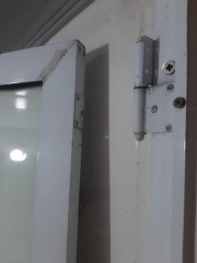 Thay Bản Lề Cửa Nhôm Kính Chuyên Nghiệp Tận Nơi